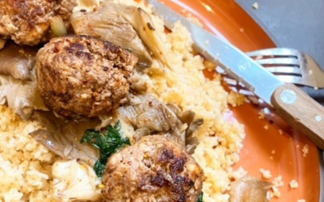 Boulettes riches en fer, poêlée de champignons et boulgour