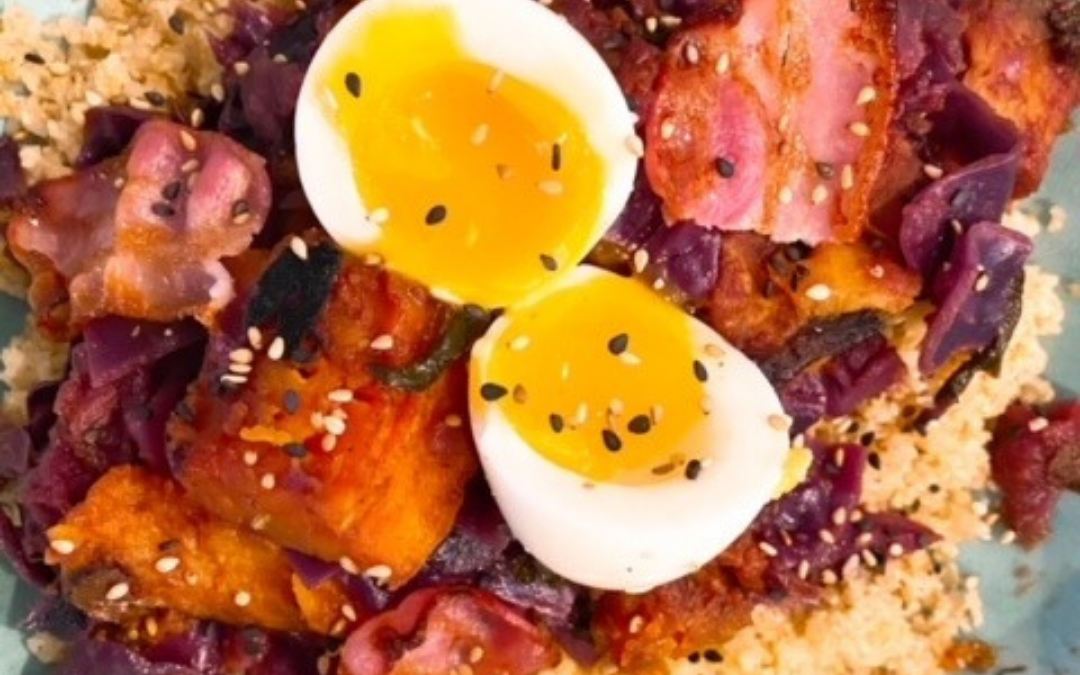 Salade tiède au chou rouge, pommes et patate douce